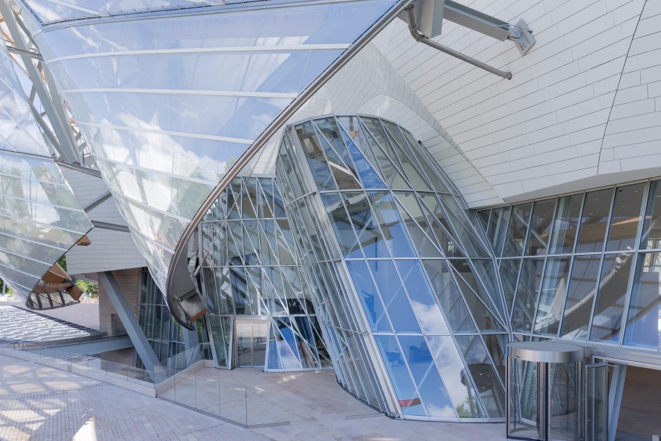 Sailing with Frank Gehry's masterpiece in Paris: Fondation Louis Vuitton