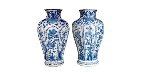 Pair of Chinese vases, late 17th to early 18th century