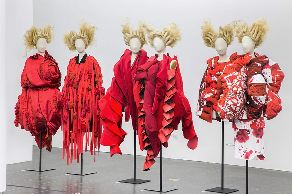 Rei Kawakubo’s Ever-Avant-Garde Fashion Lands at the Met - 1stDibs ...