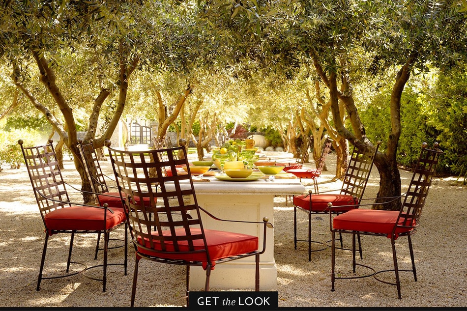 outdoor dining space by Fisher Weisman