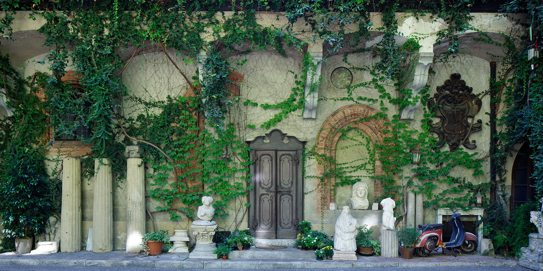 Piero Portaluppi Casa degli Atellani Milan courtyard