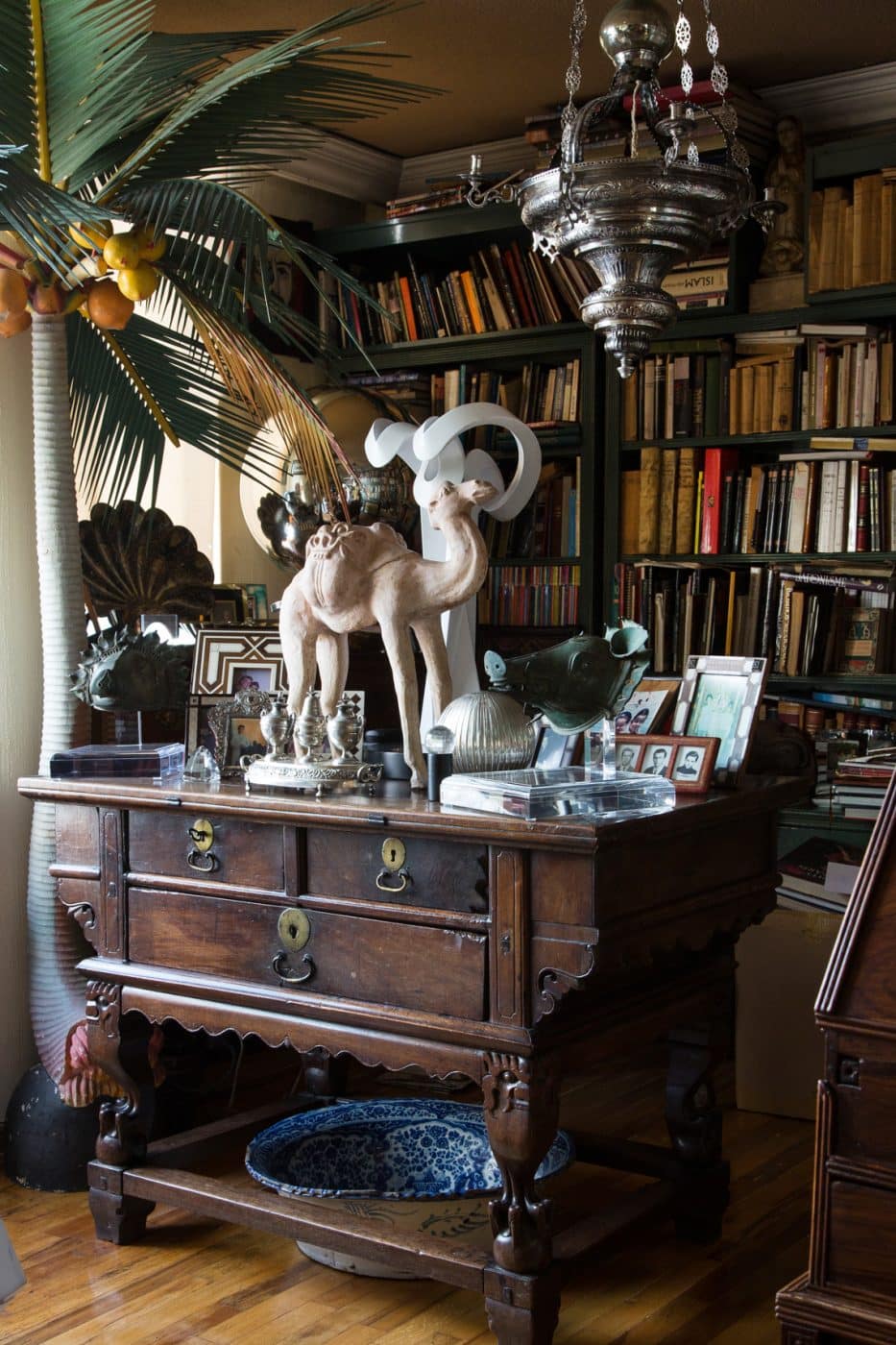 The library of Rodrigo Rivero Lake's apartment and showroom