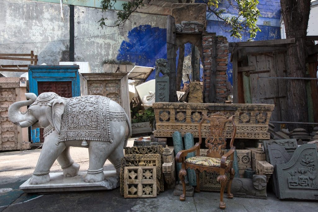 An outdoor area at Rodrigo Rivero Lake's warehouse