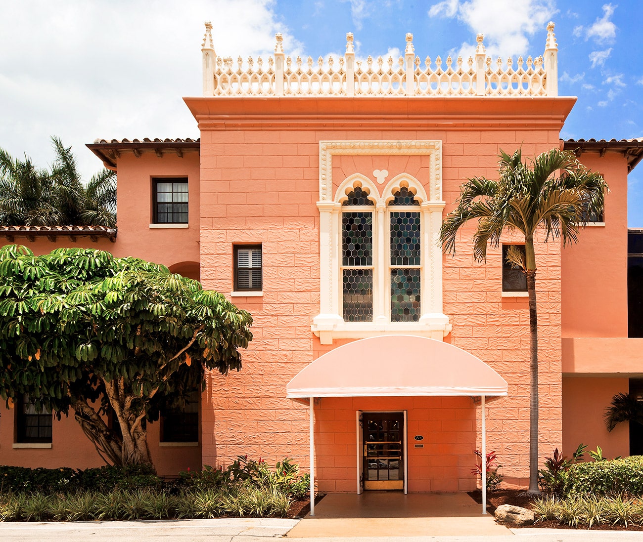 How Addison Mizner Invented The Palm Beach Style Of Architecture 1stDibs Introspective