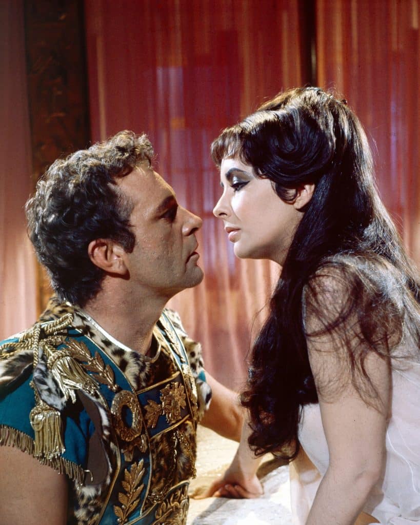 Richard Burton and Elizabeth Taylor in the movie Cleopatra