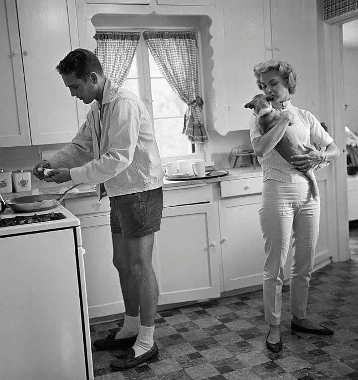 Paul Newman and Joanne Woodward in their Beverly Hills home in 1958