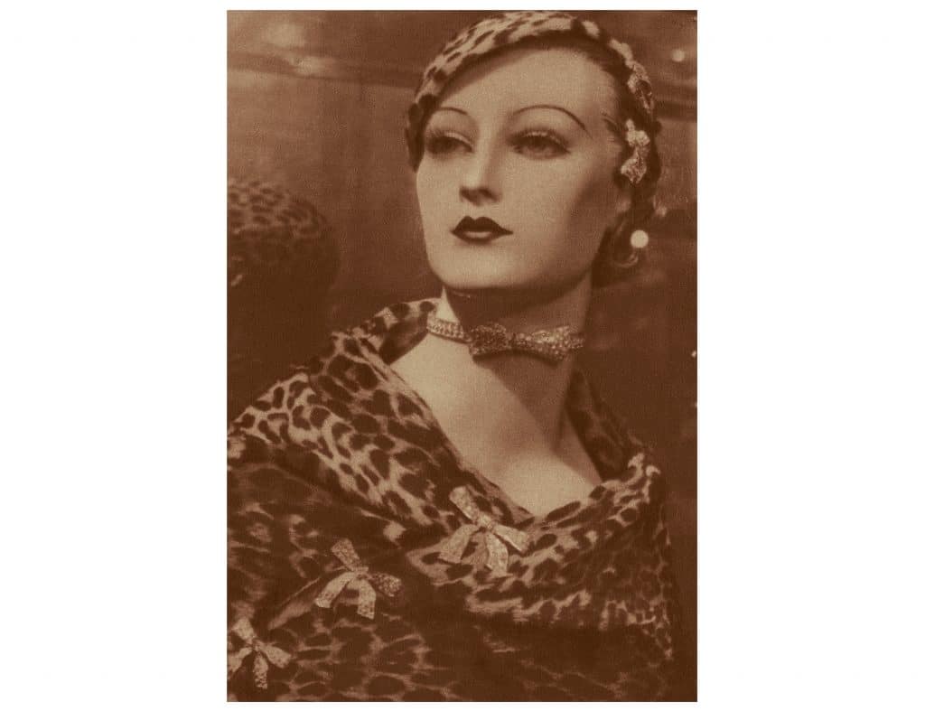 A wax model wears ribbon jewelry at Coco Chanel's 1932 Bijoux de Diamants exhibition