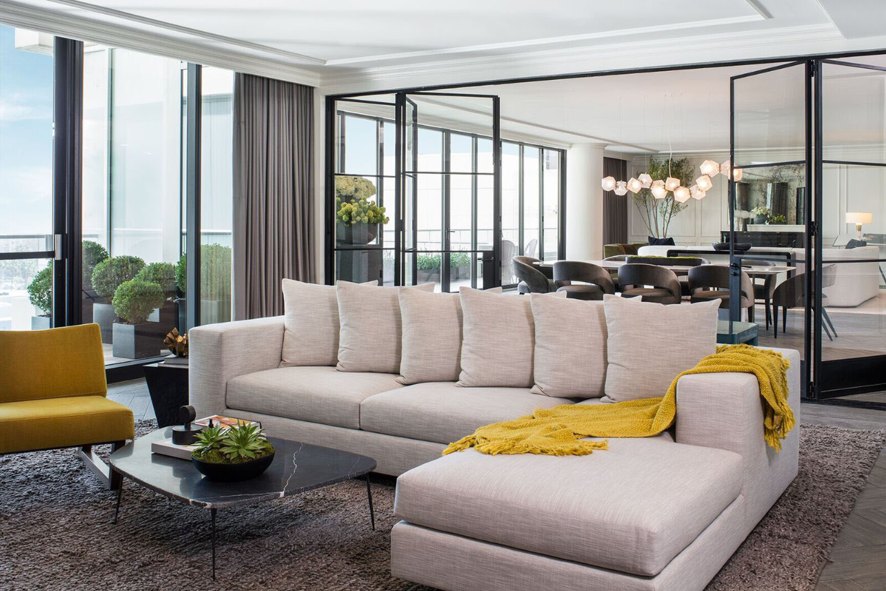 In the living room, Smith paired a custom low-slung sectional sofa with a black marble coffee table.