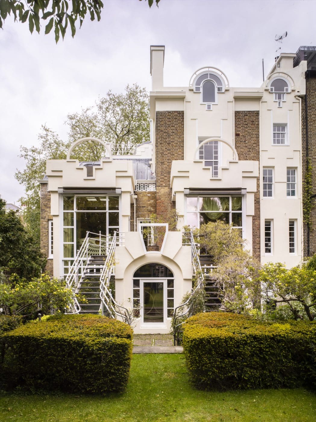 In collaboration with architect Terry Farrell, Charles Jencks turned a four-story Victorian villa in London’s Holland Park neighborhood into a postmodern fantasia