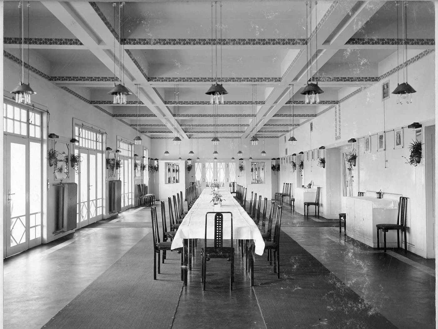 the dining room at the Sanatorium Westend, designed by Hoffmann