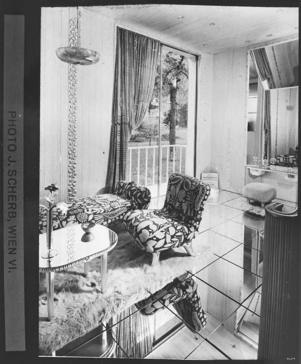 The Boudoir for a Big Star, with walls covered in metal leaf, by Josef Hoffmann