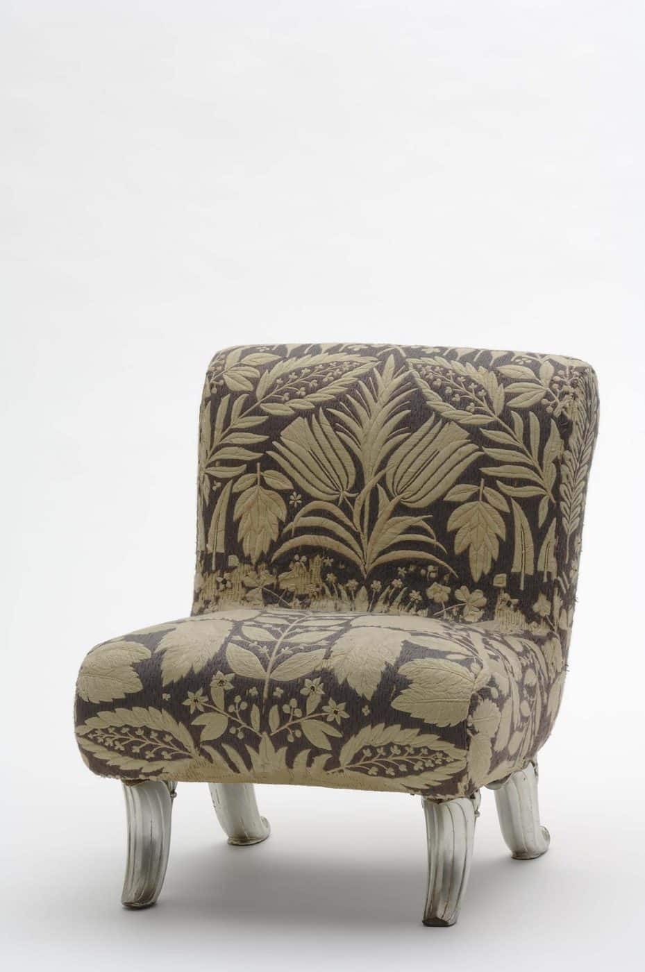 The slipper chair with upholstery embroidered by Hedwig Pöchlmüller