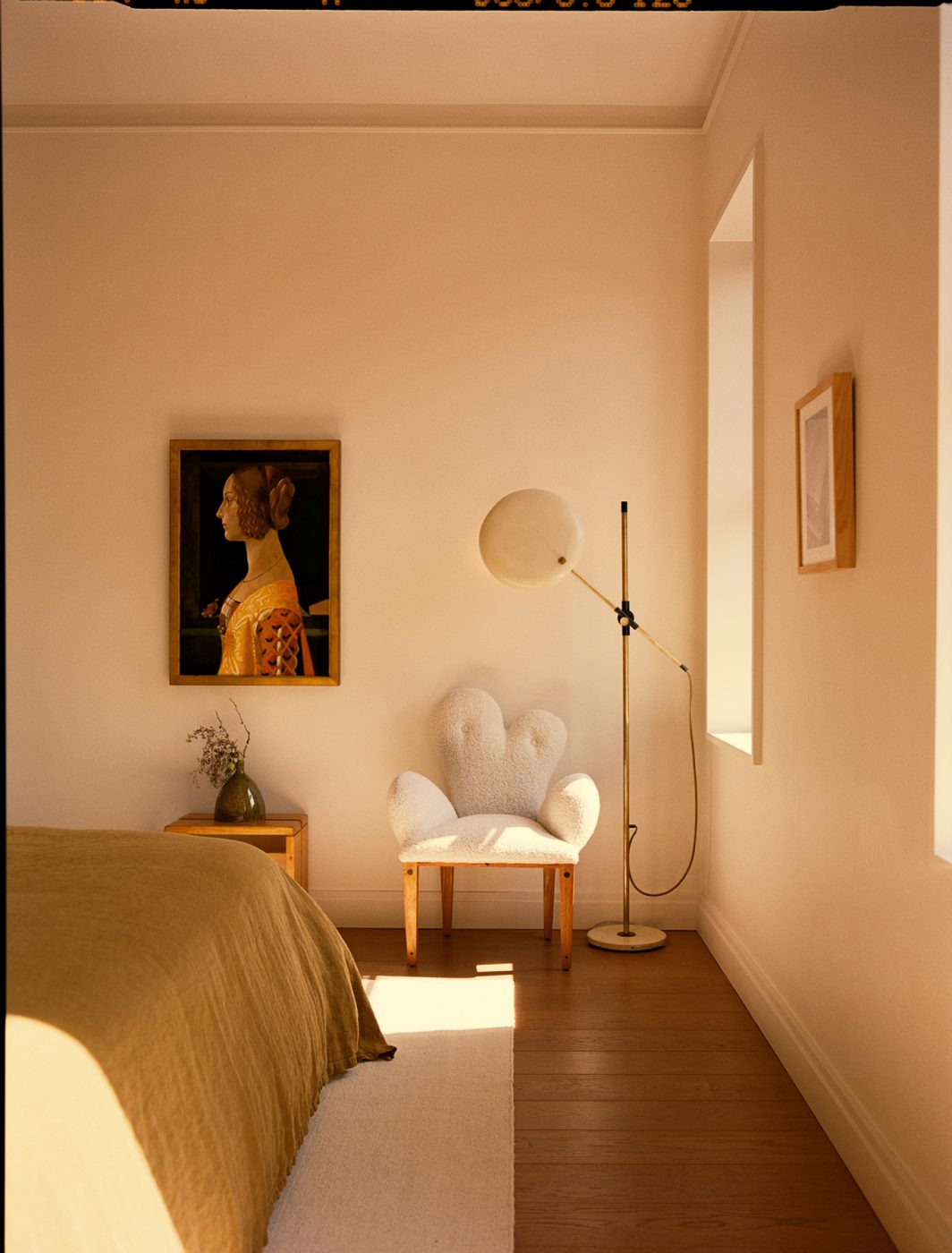 an Oscar Torlasco floor lamp stands next to a Joaquin Gasgonia Palensia chair