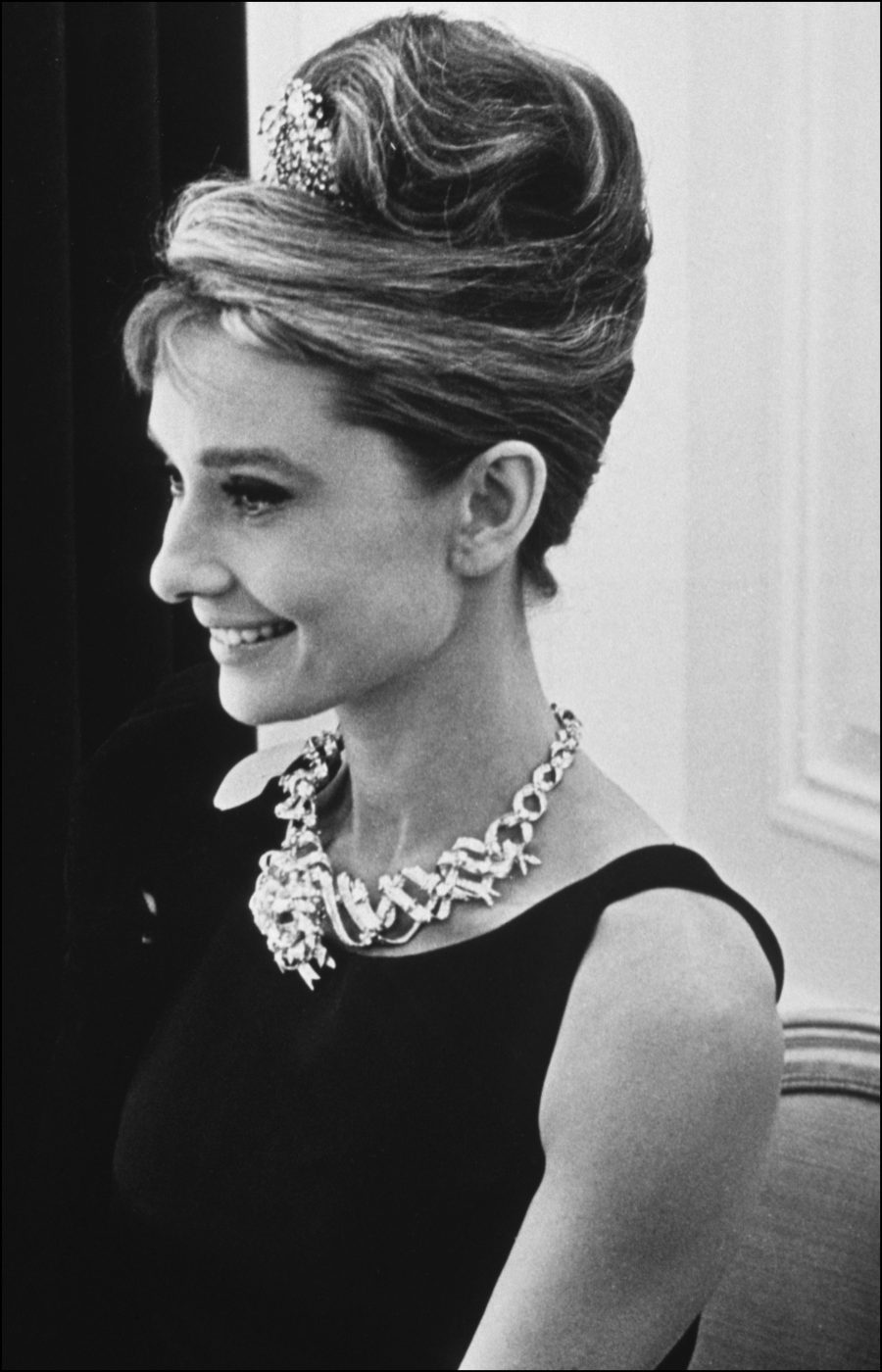 Audrey Hepburn wears Schlumberger's Ribbon Rosette necklace set in 1955
