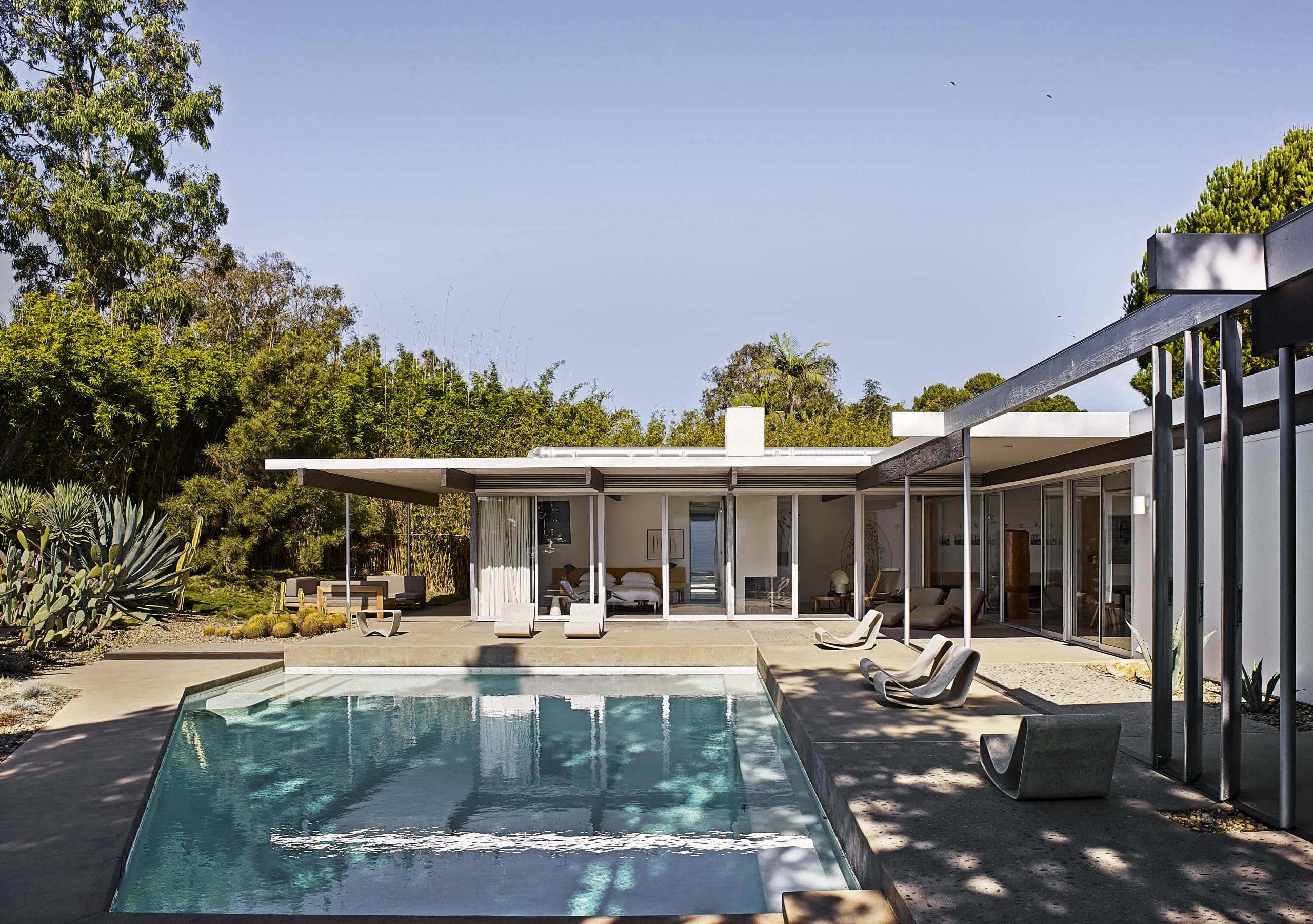 The pool courtyard of the Neutra Levit House in Los Angeles
