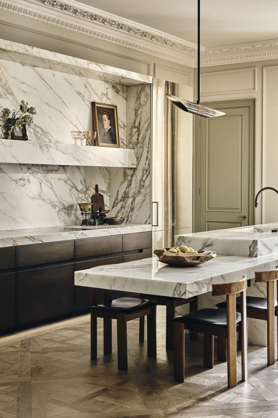 Banda interior design studio chelsea London kitchen in white and gray veined marble