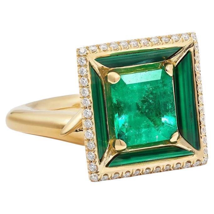 Khiry Pavilion Ring in 18-karat Gold with Emerald, Diamond Trim and Malachite Inlay