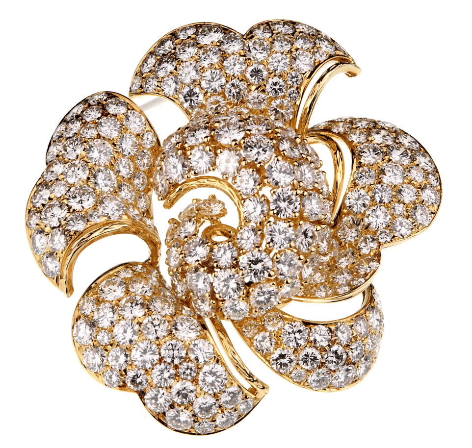 Bulgari brooch in flower shape with 34 carats of diamonds