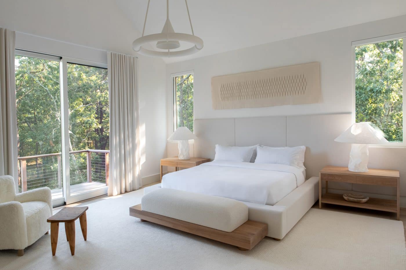 Hamptons bedroom by Chango & Co.