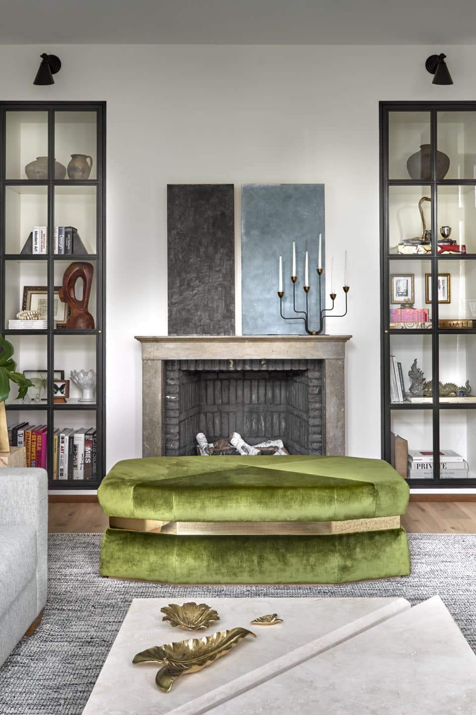 Sasha Adler Conjures a Sleek Yet Inviting Chicago Abode with Bold Colors and Iconic Designs