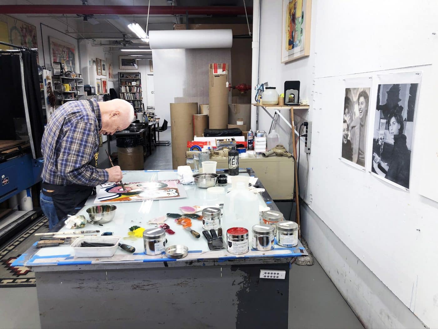 Red Grooms working on the monotype FRANKENTHALER AND HARTIGAN (LAUGHING) II at Derriere L'Etoile Studios in Queens, New York.