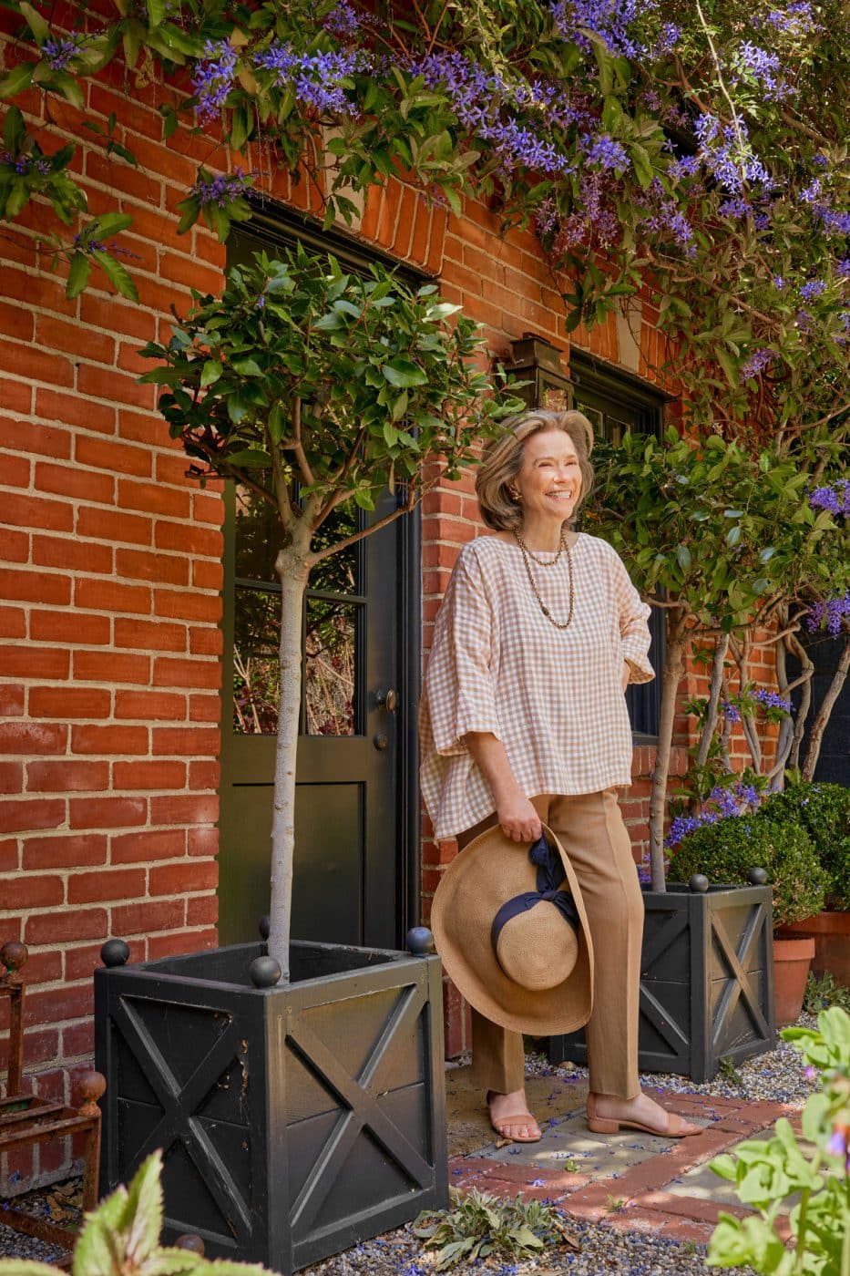 The late, great decorator Suzanne Rheinstein shown outside her Los Angeles house.