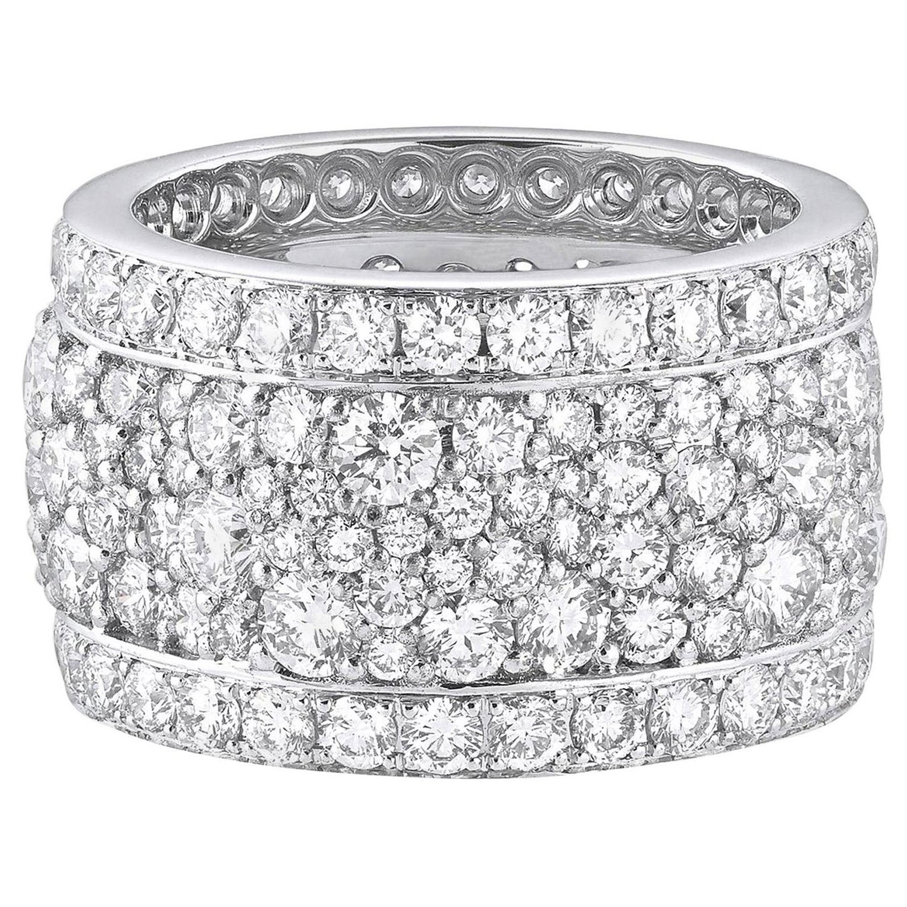 A Vanleles pavé-diamond band ring