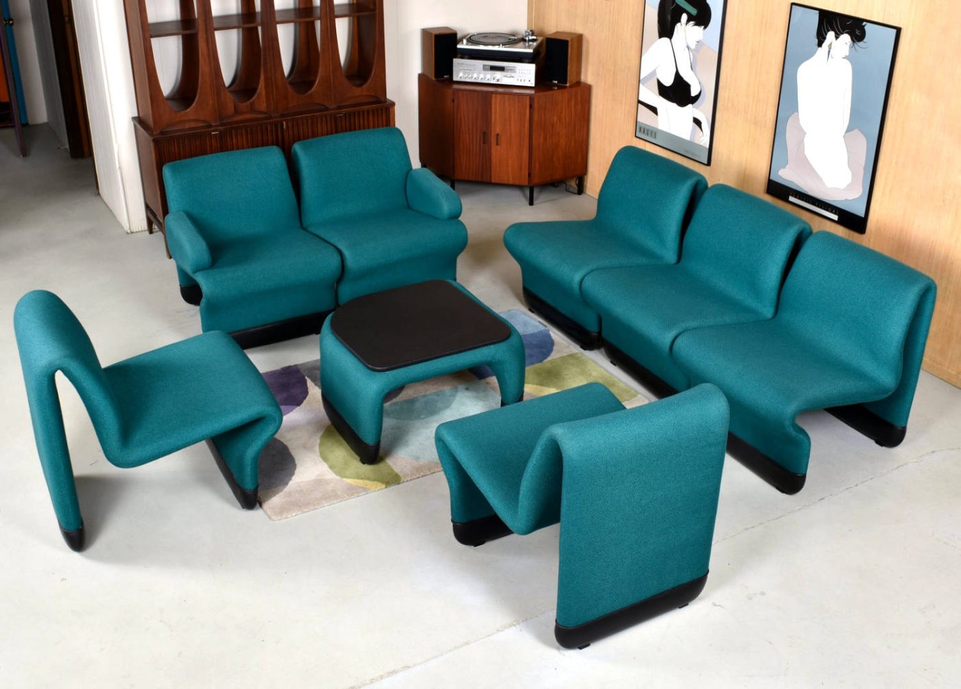 A 1960S BROYHILL BRASILIA ROOM DIVIDER and 1980S MODULAR SEATING by PAUL BOULVA for Artopex in the showroom at Furnish Me Vintage
