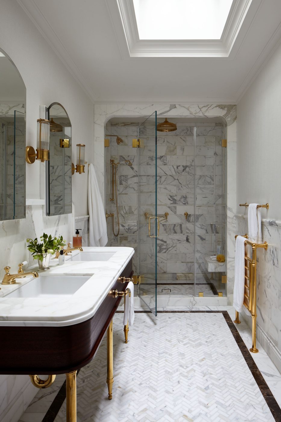 marble bathroom by Torus Interiors