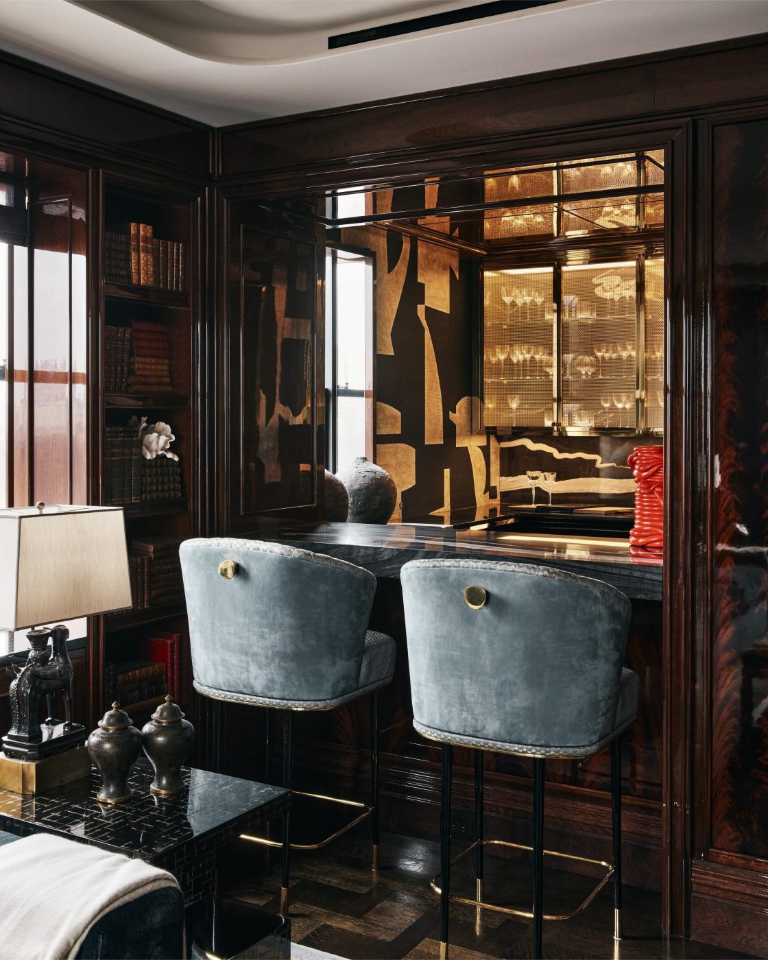Bar of Manhattan pied-a-terre designed by Pembrooke & Ives designers Andrew Sheinman and Stephanie Sarkies-Schabot 