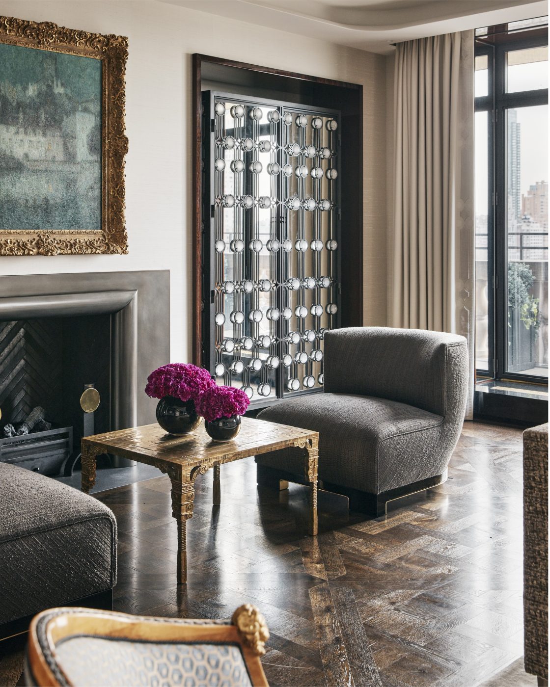 Living room of Manhattan pied-a-terre designed by Pembrooke & Ives designers Andrew Sheinman and Stephanie Sarkies-Schabot 