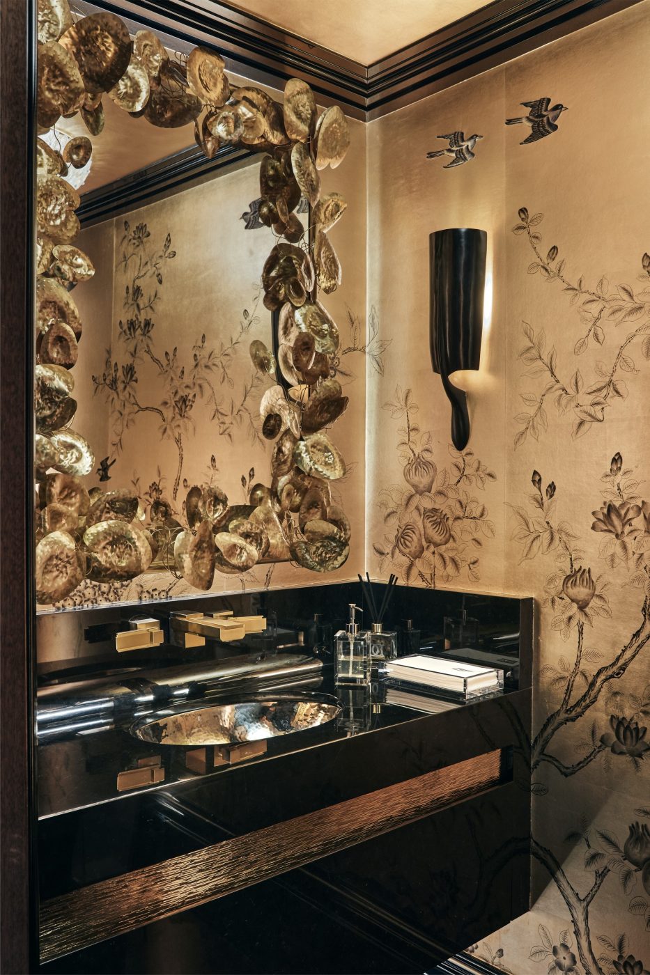 Powder room of Manhattan pied-a-terre designed by Pembrooke & Ives designers Andrew Sheinman and Stephanie Sarkies-Schabot 