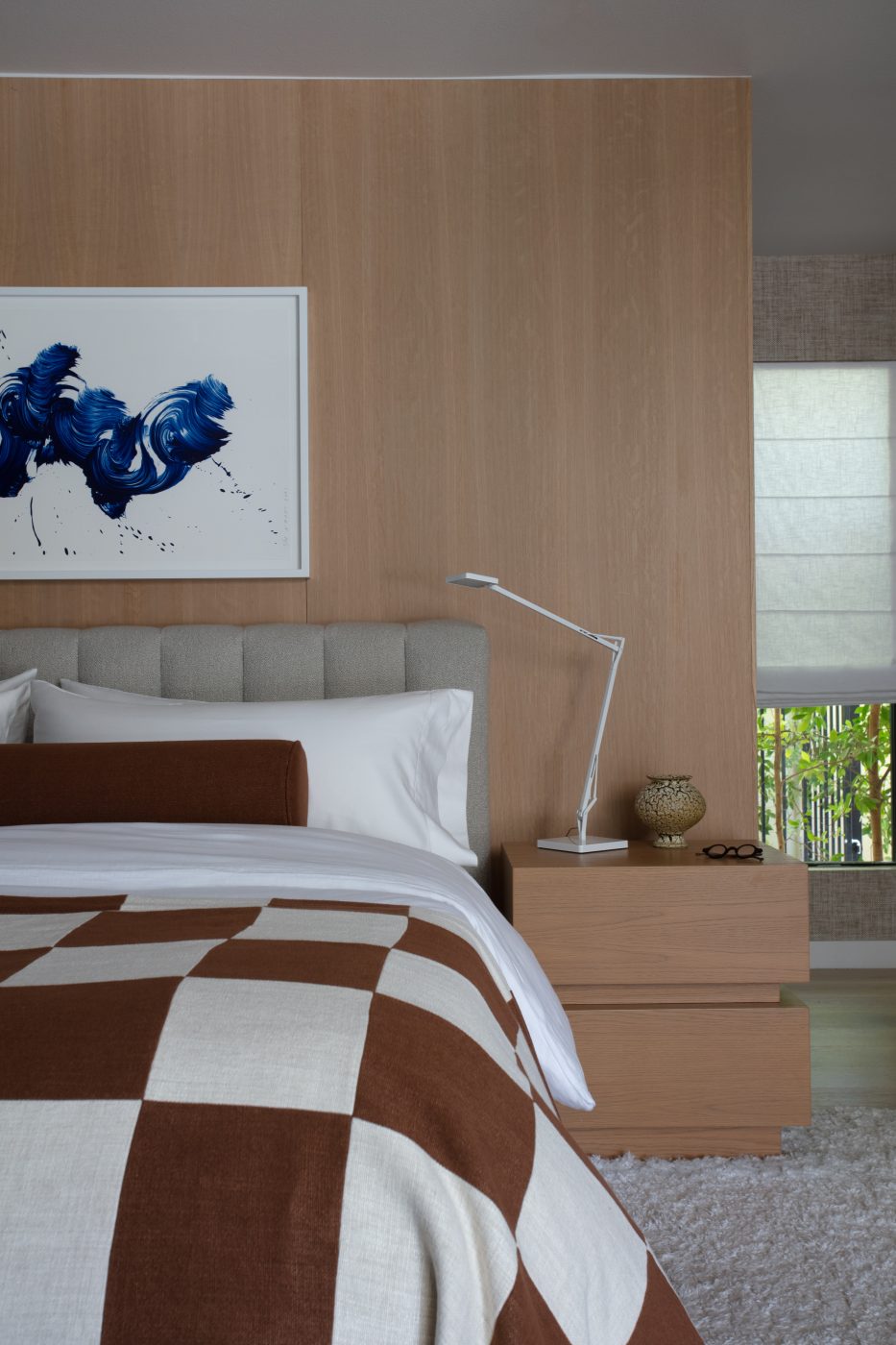 Primary bed room of Palm Springs modernist house with interior design by Nina Freudenberg
