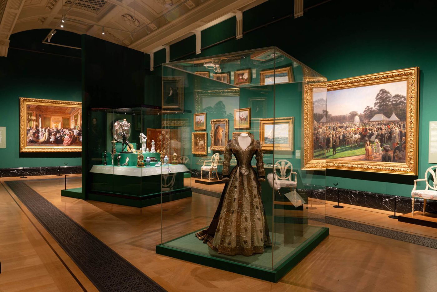 An installation view of the London exhibition “The Edwardians: Age of Elegance”