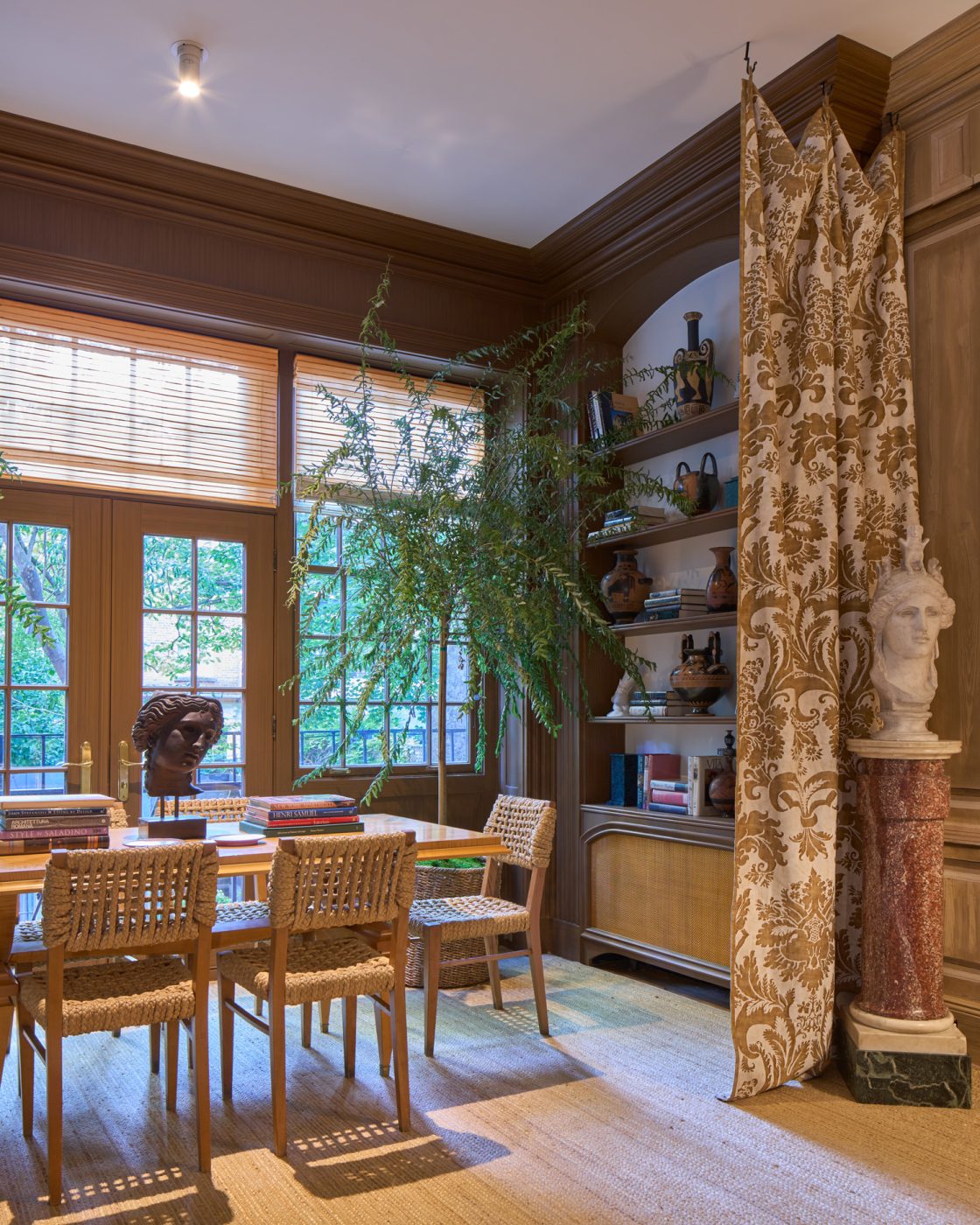 Alessandra Branca living room in the Kips Bay Decorator Show House New York 2025