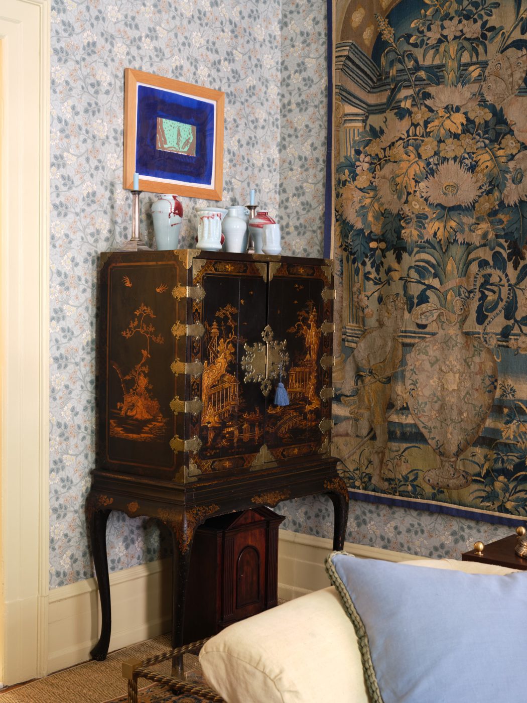 Ben Pentreath living room in the Kips Bay Decorator Show House New York 2025