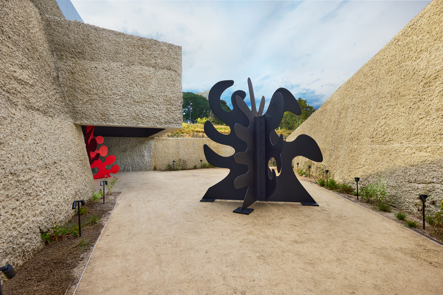 Art, Architecture and Nature Intersect Arrestingly at Calder Gardens ...