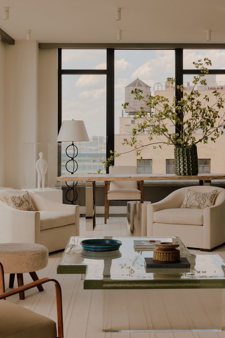 Clean, Casual and Quite Californian, a New York Loft by Clive Lonstein Exudes Calm