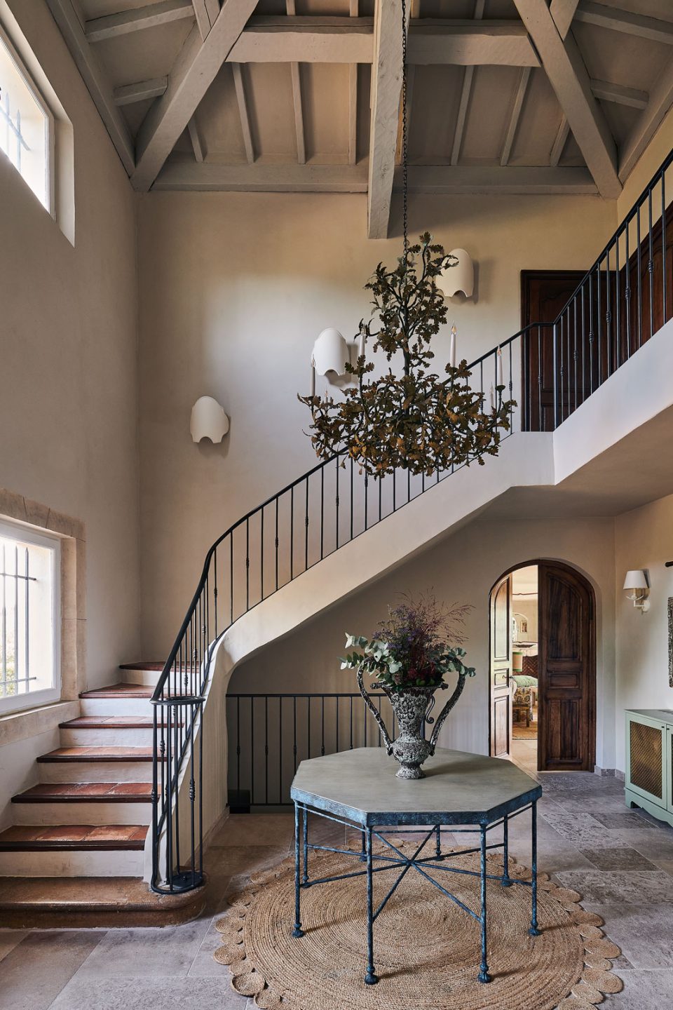 London’s Henri Fitzwilliam-Lay Brings Modernity and Vintage Touches to an Estate in the South of France