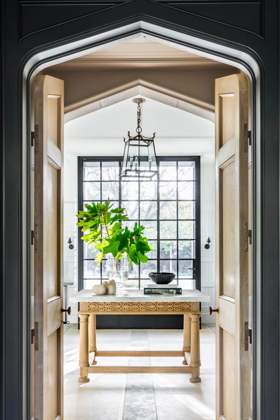 Ray Booth Applies His Considerable Skills to the Interiors of a Pacific Palisades Home