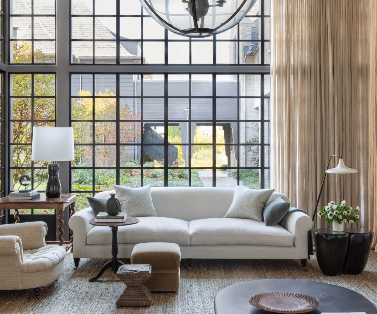 Living room of a Pacific Palisades, Los Angeles, Southern California home with interior design by Ray Booth and architecture by Bobby McAlpine