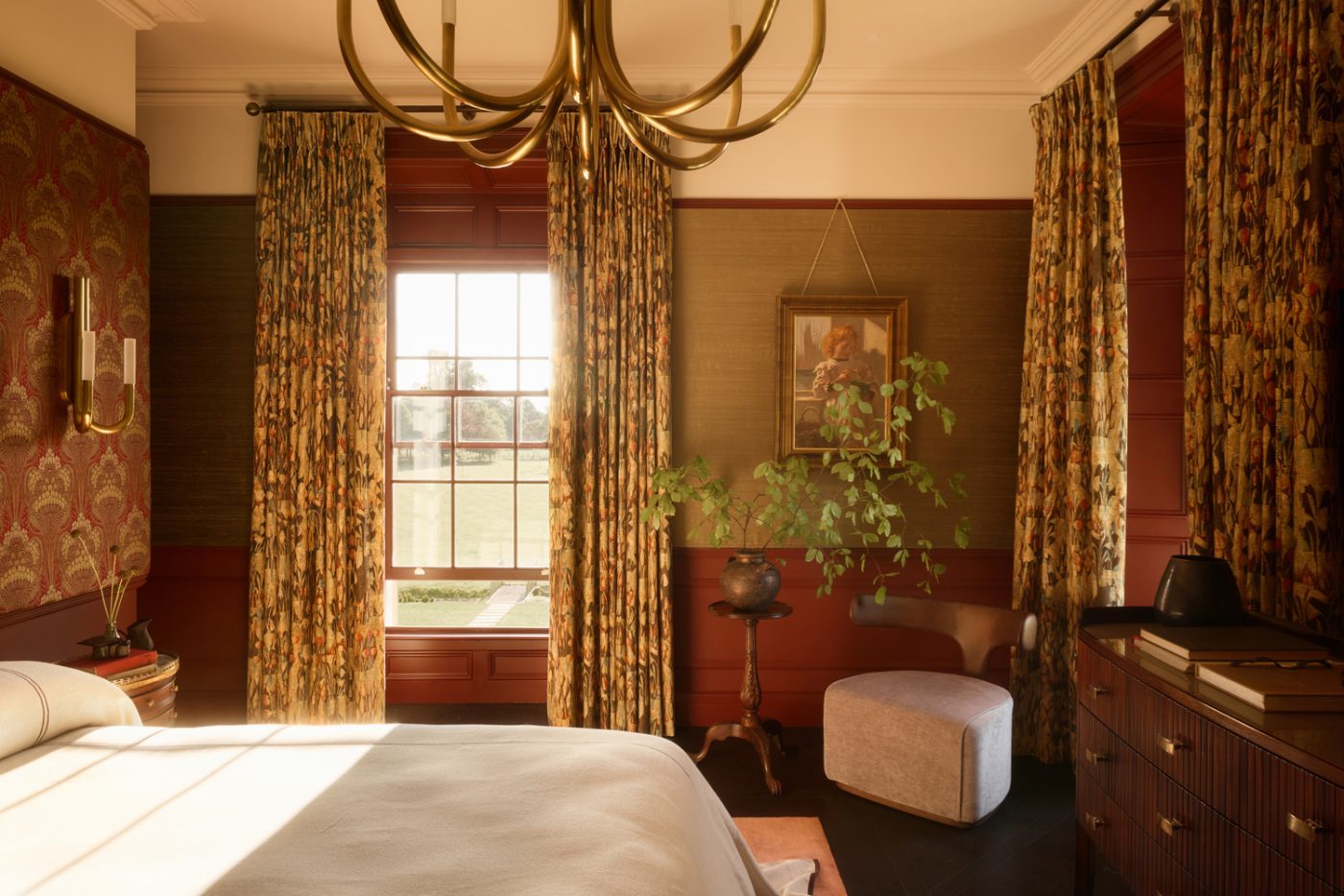 Gentleman's dedroom in 19th-century Georgian-style manor house in Irish Countryside designed by Dublin-based Róisín Lafferty