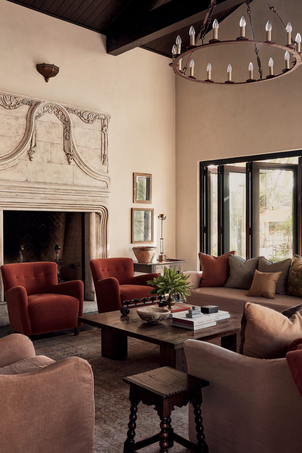 In Central California, Light and Dwell Marries Mediterranean Architecture with Modern Design