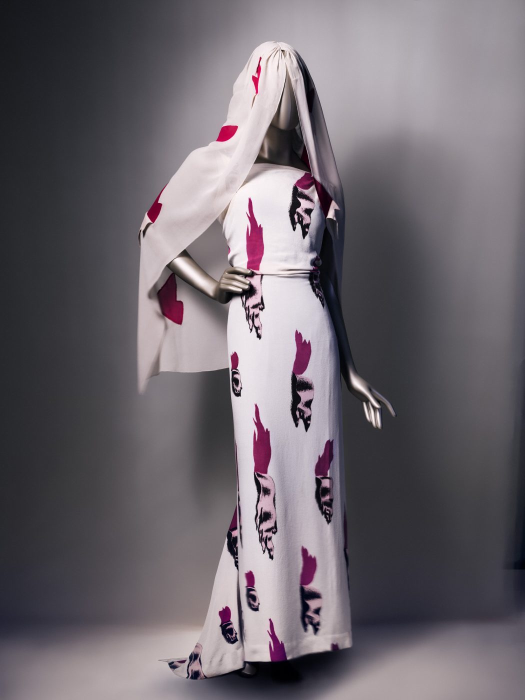 The Fantastical, Surrealist and Enduring Appeal of Schiaparelli Fashion -  1stDibs Introspective