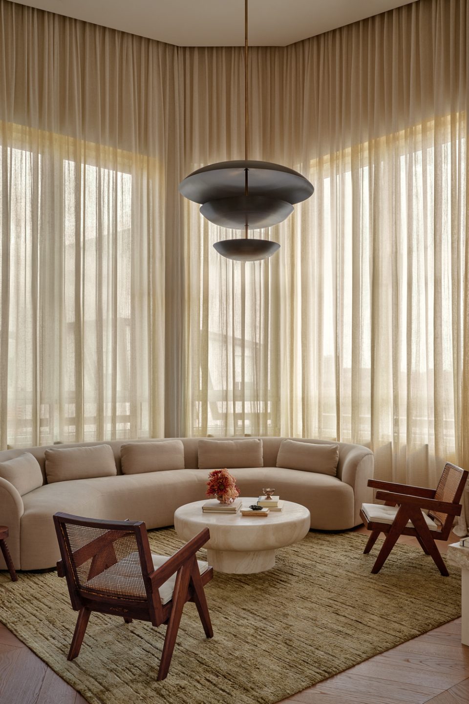 Banda’s Edo Mapelli Mozzi Adds Texture and Warmth to a Modern Milan Penthouse