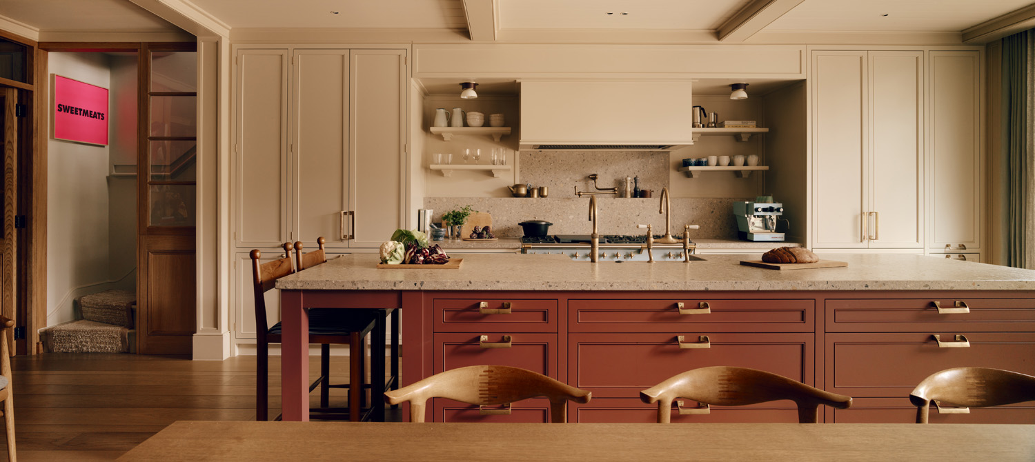 Kitchen of a Victorian townhouse in London's Holland Park designed by the studio De Rosee Sa and featuring contemporary counter stools with rope seats