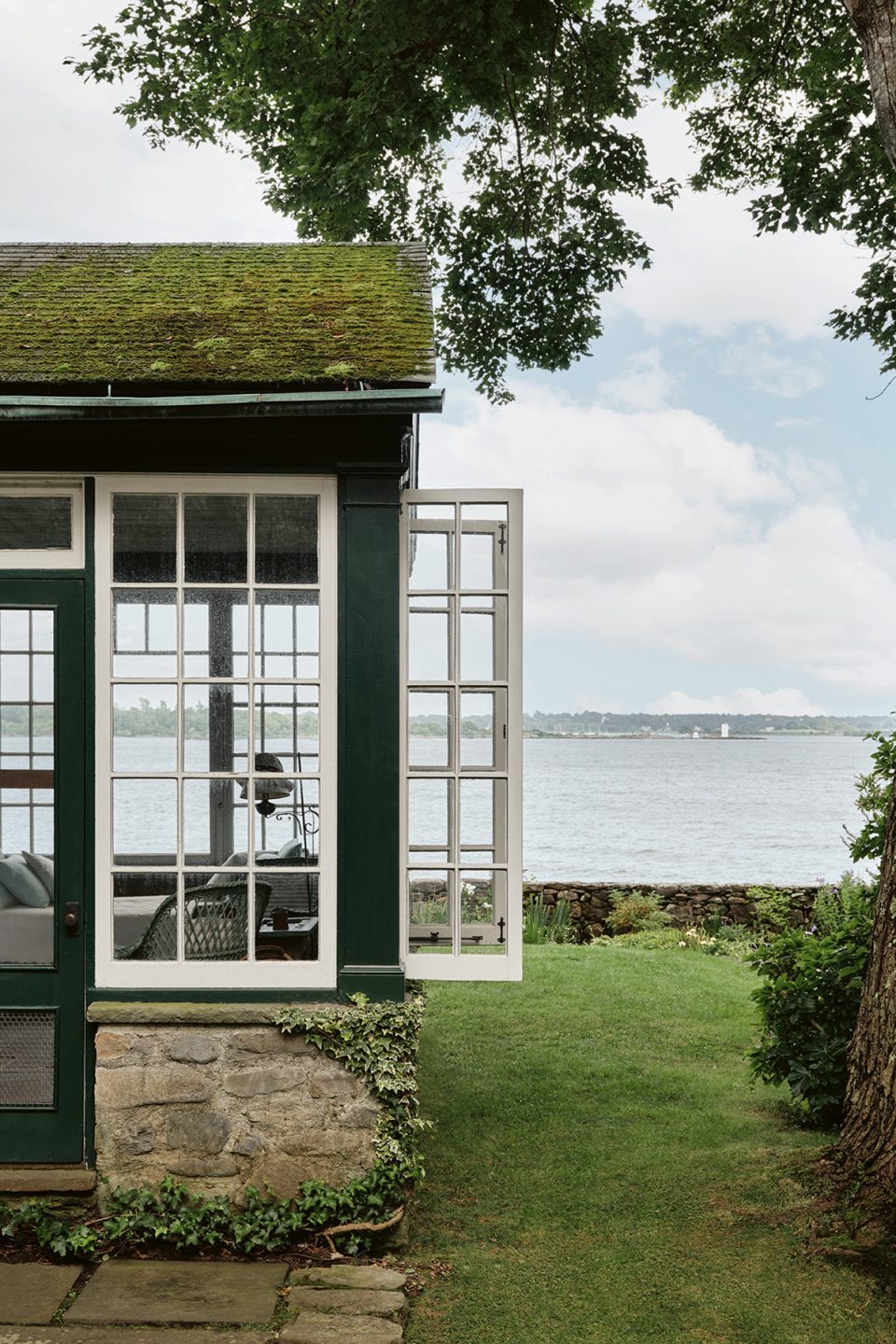 Rhode Island’s Enchanting Seaside Cottages Are a Summertime Dream