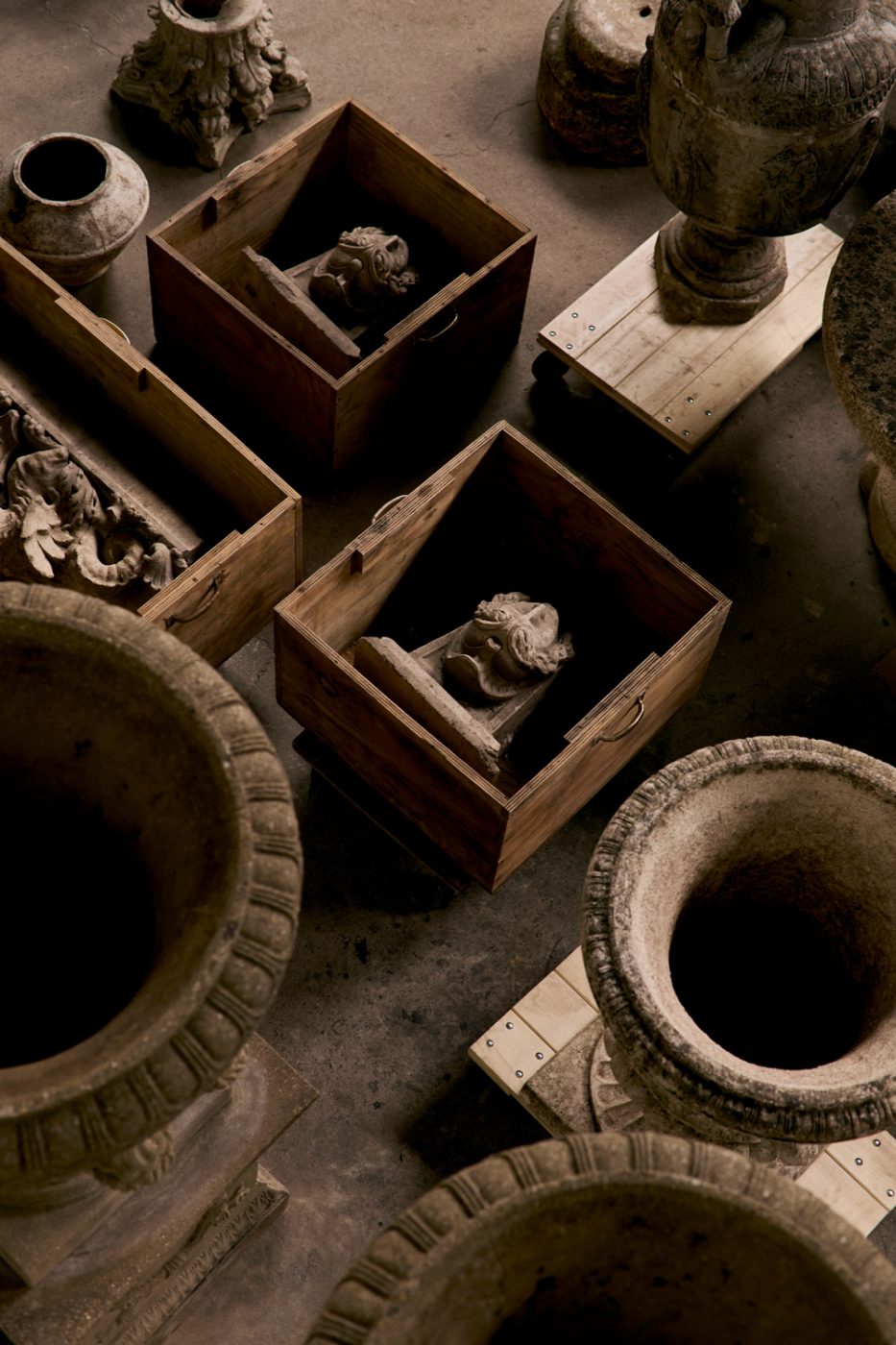 On offer by the gallery Galerie Green European urns, column capitals and other stone fragments